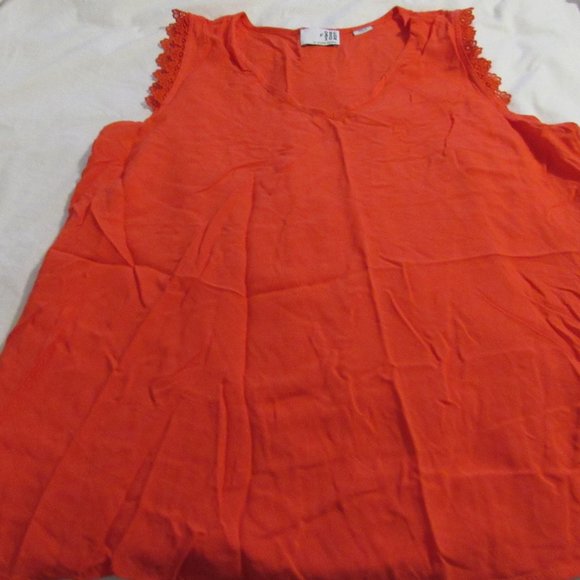 very nice top - Picture 1 of 3